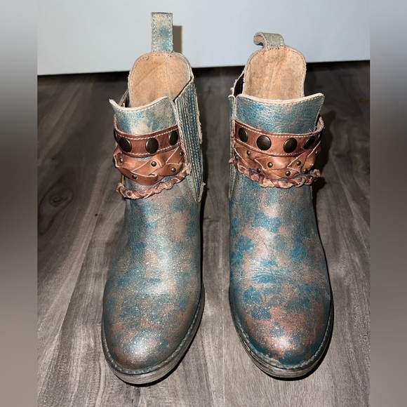 Correl Cycle-G Studded Leather Ankle Boot - Picture 2 of 6